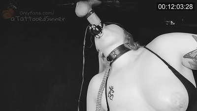 Śliczna dziewczyna z idealnymi cyckami w gloryhole